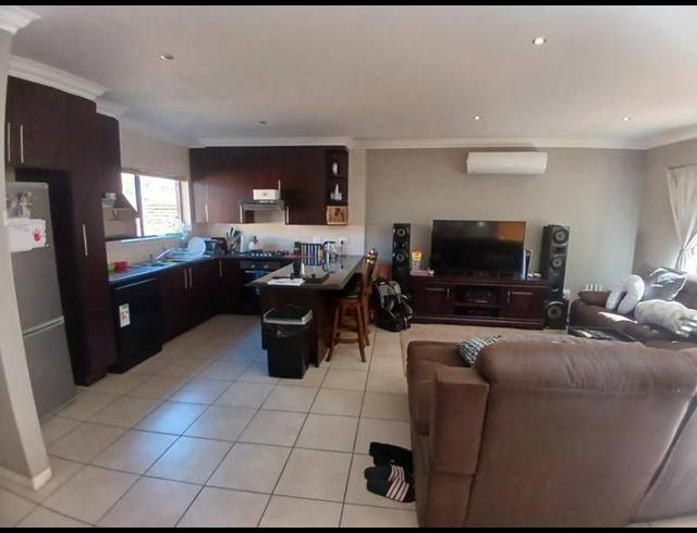 3 BEDROOM TOWNHOUSE FOR SALE IN NEW REDRUTH